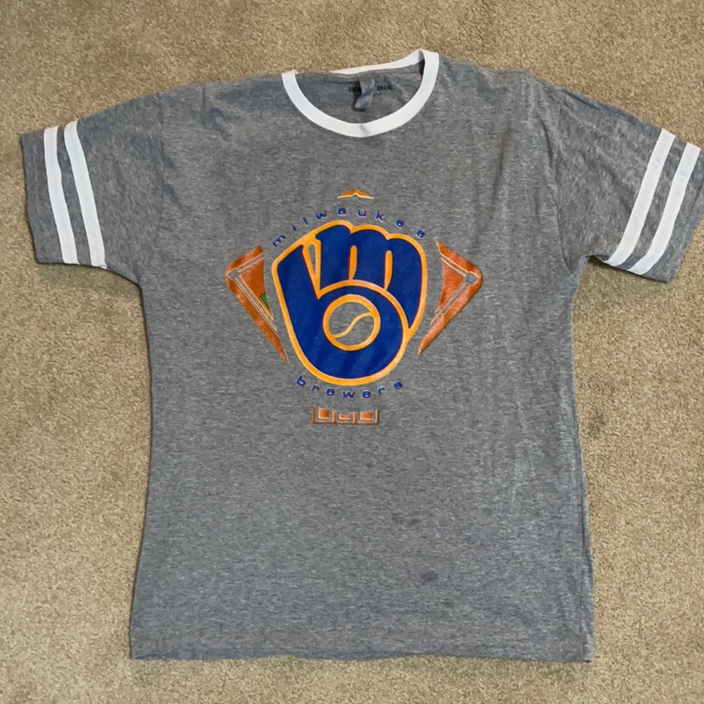 Milwaukee Brewers large grey t-shirt